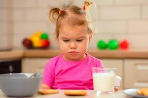 لازم است بچه‌ها هر روز شیر بخورند؟