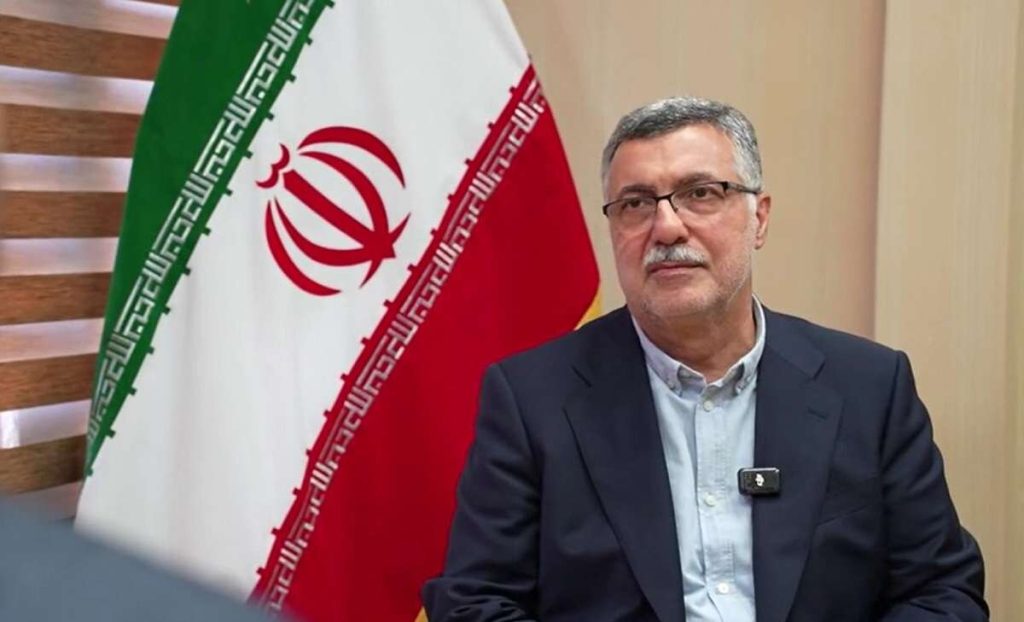 خبر مهم وزیر بهداشت؛ افراد بدون بیمه درمانی روی تخت بیمارستان بیمه می‌شوند