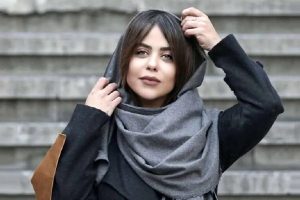 خانم بازیگر با استایل جدید مجری تلویزیون شد!