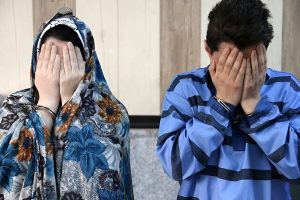 دستگیری زن و شوهر در ماشین عروس