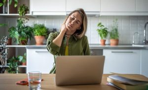 نشستن طولانی و خطر سرطان؛ چرا وقفه‌های کوتاه می‌توانند جان شما را نجات دهند؟
